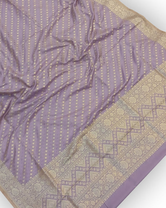 Embrace the elegance of tradition with the Banarasi Katan Dupatta in Lavender from Sangam Silks